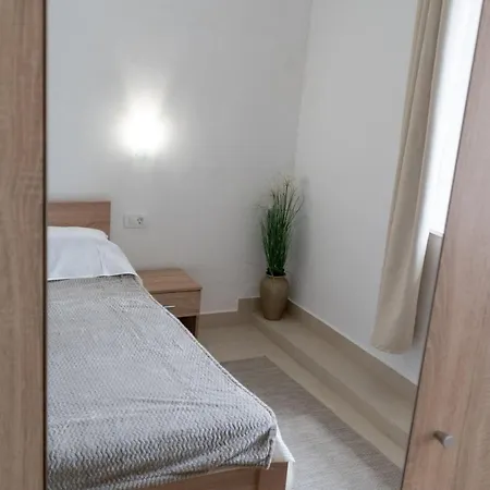 Seafront Holiday Home Marina Appartamento *