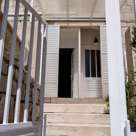 Seafront Holiday Home Marina Apartment *