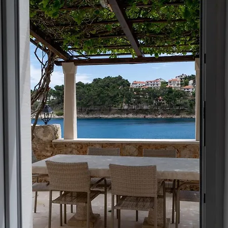 Seafront Holiday Home Marina *