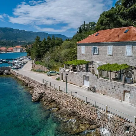Apartment Seafront Holiday Home Marina Jelsa (Hvar)