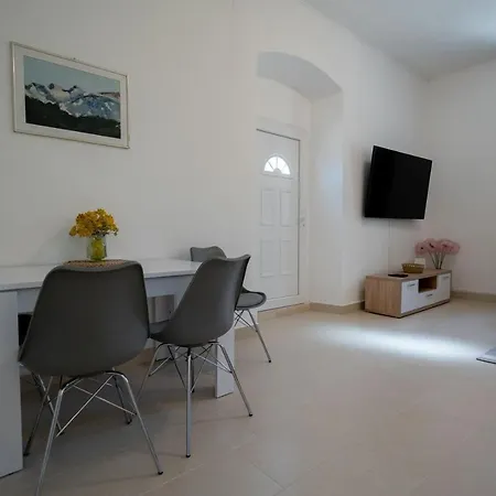Apartment Seafront Holiday Home Marina *