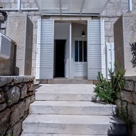 Seafront Holiday Home Marina *