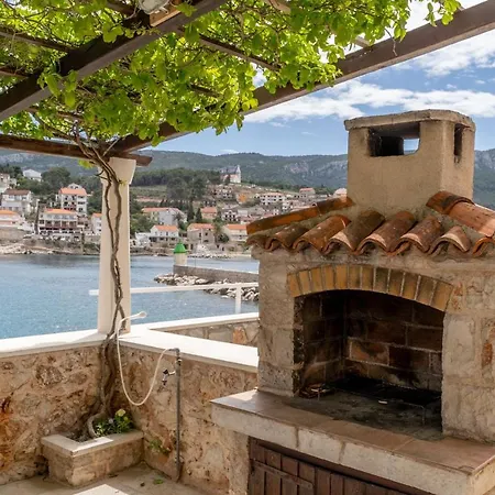 Seafront Holiday Home Marina Jelsa (Hvar)